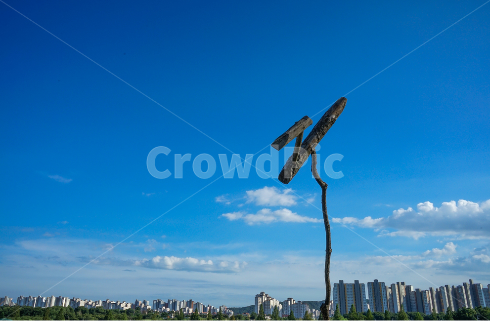 솟대,마을,수호신,전통,민속,민예,하늘,구름,도시,풍경,city,landscape,한국전통,한국문화,korean traditional,korean culture