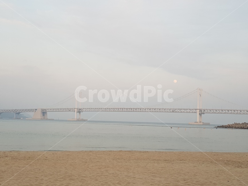 광안리,바닷가,고요한바다,광안대교,달,한적한바다