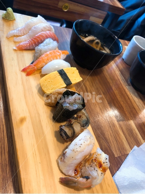 초밥,모듬초밥,스시,sushi,음식,식사,요리,food,meal,음식,식재료,요리,food,cook,meal,dishes,food reserves,일식,일본음식,일본요리,Japanese food,Japanese dishes,Japanese meal,Japanese cook