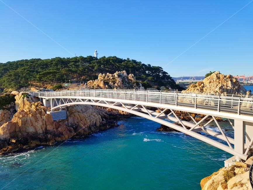 한국,울산,대왕암,대왕암파크,자연,경치,배경,바다,다리,물,물결,파도,돌,파랑,여행,Korea,Ulsan,Daewangampark,Daewangam,Nature,Natural,Landscape,Background,Dea,Ocean,Water,Wave,Blue,Travel,Trip,Holiday,Vacation,자연,풍경,nature,landscape,한국자연풍경,한국자연경관,korea nature landscape,building,건물,bridge,architecture,건축물,arched,아치형,arch,아치,arch bridge,아치교