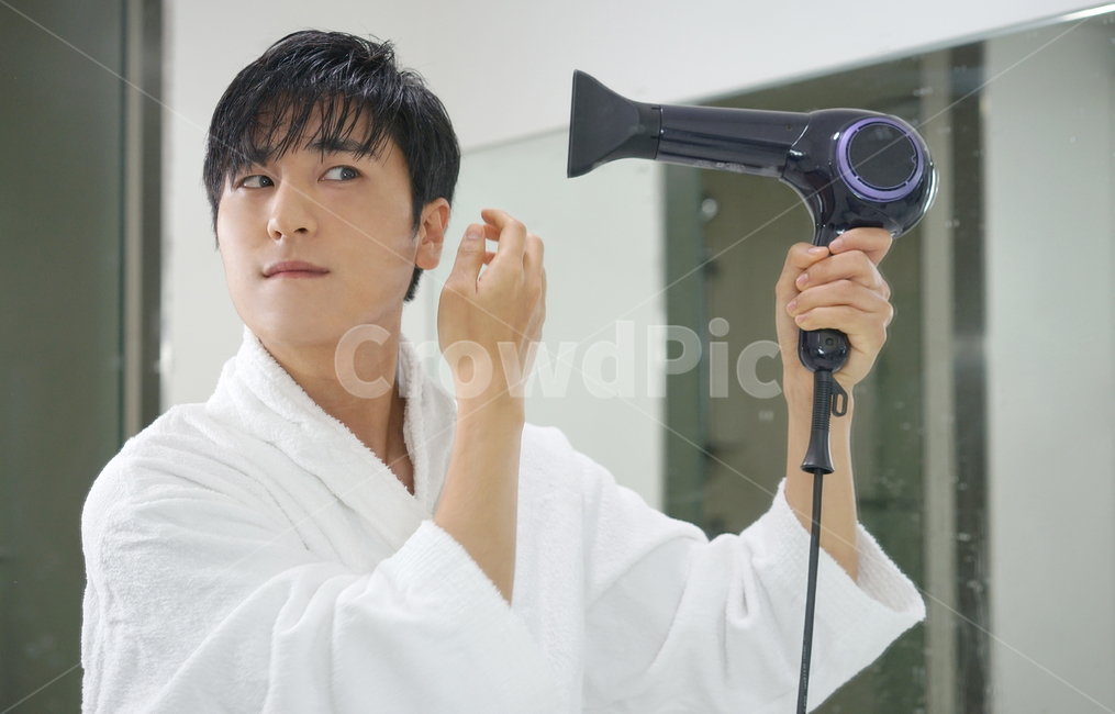 남성,남자,헤어,스타일링,목욕,샤워,드라이기,뷰티,머리카락,욕실,화장실,hair,사람,인물,인간,human,person,남성,남자,man,male,뷰티,미용,beauty treatment