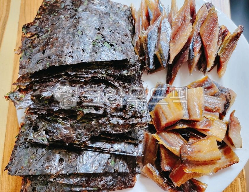 Herring gwamegi,cook,seaweed,cuisine,snacks for drinks,saury,stone seaweed,food,gwamaegi,meal,dried seaweed,dish,gwamegi,fish,herring,saury gwamegi,ingredients,mukbang,snacks