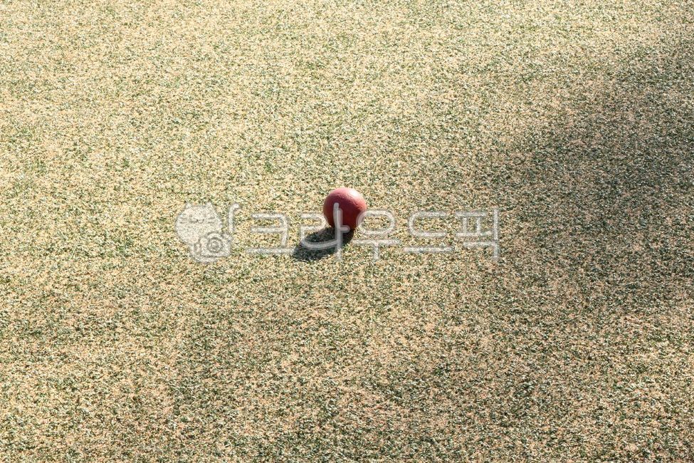 work out,gate ball,shadow,cheek,gateball,Playground,ball,light,sphere,Gateball court,floor