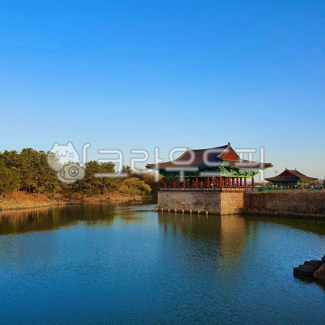 Unified Silla,Korea tourist destination,koreatraditional,Silla,korealandmark,roof tile,Gyeongju,gyeongju,hanok,Donggung Palace and Wolji Pond,roof tile house,tradition,southkoearteadditional,Korea attractions,lake,Cave and Wolji Pond,traditionalhouse,arch