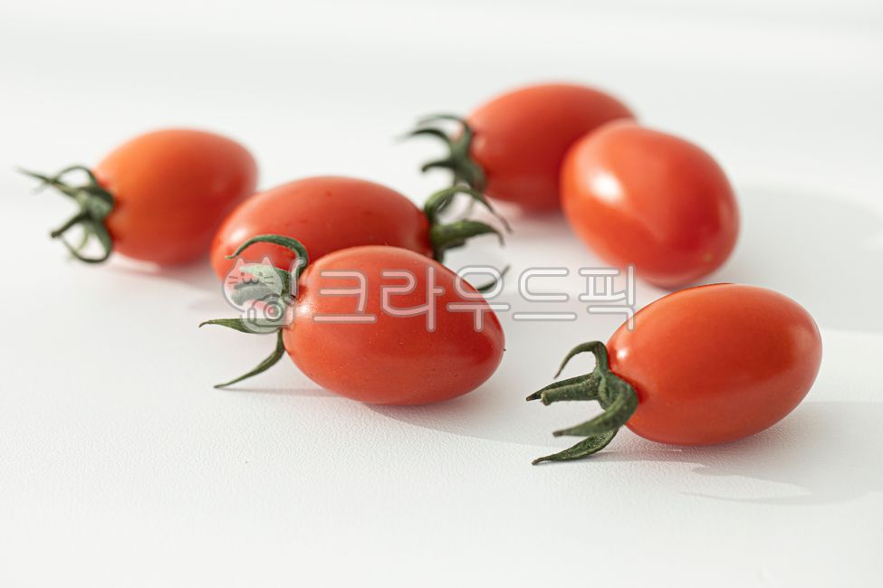 Tomatoes,cherry tomatoes,date tomatoes,vegetables,greens,ingredients,food