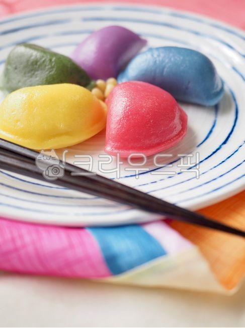 전통음식,한국전통음식,한국음식문화,전통문화,traditionalfood,koreantraditionalfood,koreanfoodculture,traditionalculture,송편,한국음식,식품,한식,한국문화,한국,배경,음식문화,웰빙,문화,아시아,아시아음식,접시,전통,설날,추석,음식,추석음식,설날음식,명절,명절음식,떡,koreanfood,korea,koreanculture,food,background,foodculture,wellbeing,culture,asia,asianfood,dish,tradition,ricecake,음식,식재료,요리,food,cook,meal,dishes,food reserves,색깔,색상,색채,색감,color sense,color sensitivity,feeling of color