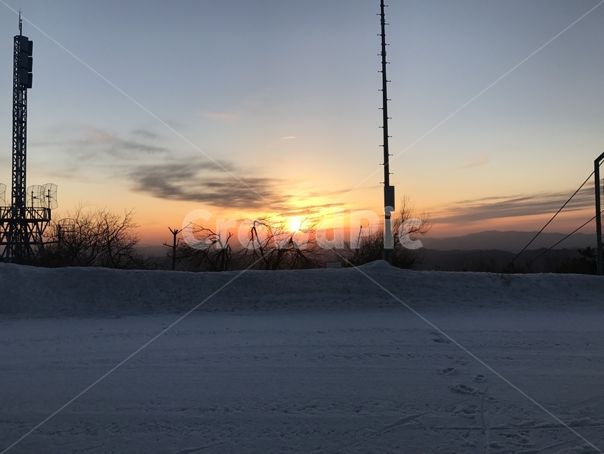 nature,자연,일몰,붉은하늘,하늘,풍경,겨울,계절,winter,season,자연,풍경,nature,landscape,outdoors,옥외,dusk,황혼,sunset,dawn,새벽,sky,red sky,붉은 하늘