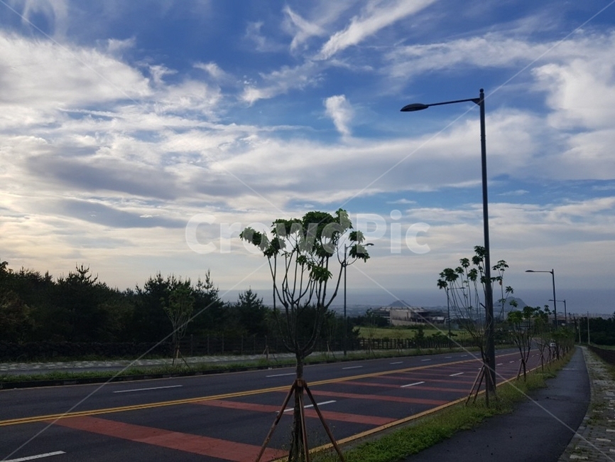 내리막길,날씨맑음,구름,힐링,제주도