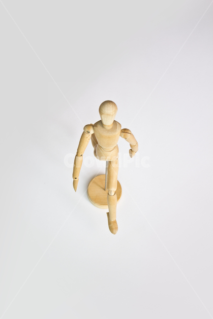 인형,마네킹,모형,나무,우드,우든,더미,팔벌린,다리벌린,뛰기,동작,나무인형,흰배경,걷기,앞모습,사물,물건,오브젝트,thing,object,matter