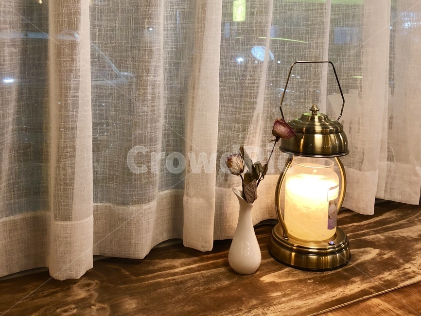 wood,나무,조명,커튼,꽃,드라이플라워,램프,랜턴,밤,저녘,감성,인테리어,실내디자인,interior design