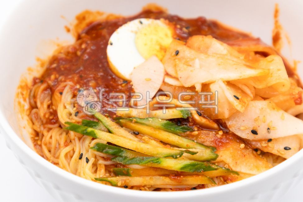 면요리,면,삶은계란,계란,비빔면,비빔국수,비빔막국수,막국수,쫄면,분식,오이,음식,국수