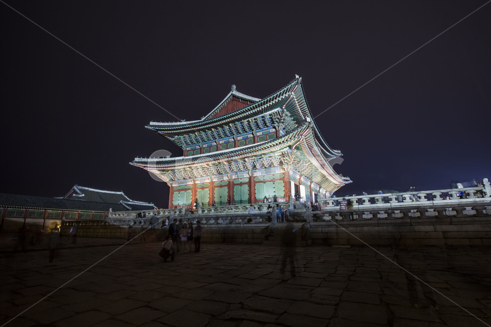 야경,한국의미,전통,문양,패턴,고궁,전통가옥,문화유산,문화재,야경,밤,풍경,nightscape,night,landscape,한국전통,한국문화,korean traditional,korean culture,랜드마크,landmark,tourist attraction,한국랜드마크,한국관광지,한국명소,korea landmark,korea tourist attraction,사람들,대중,군중,other people,crowd,worship,예배,shrine,신사,pagoda,탑,architecture,건축물,building,건물