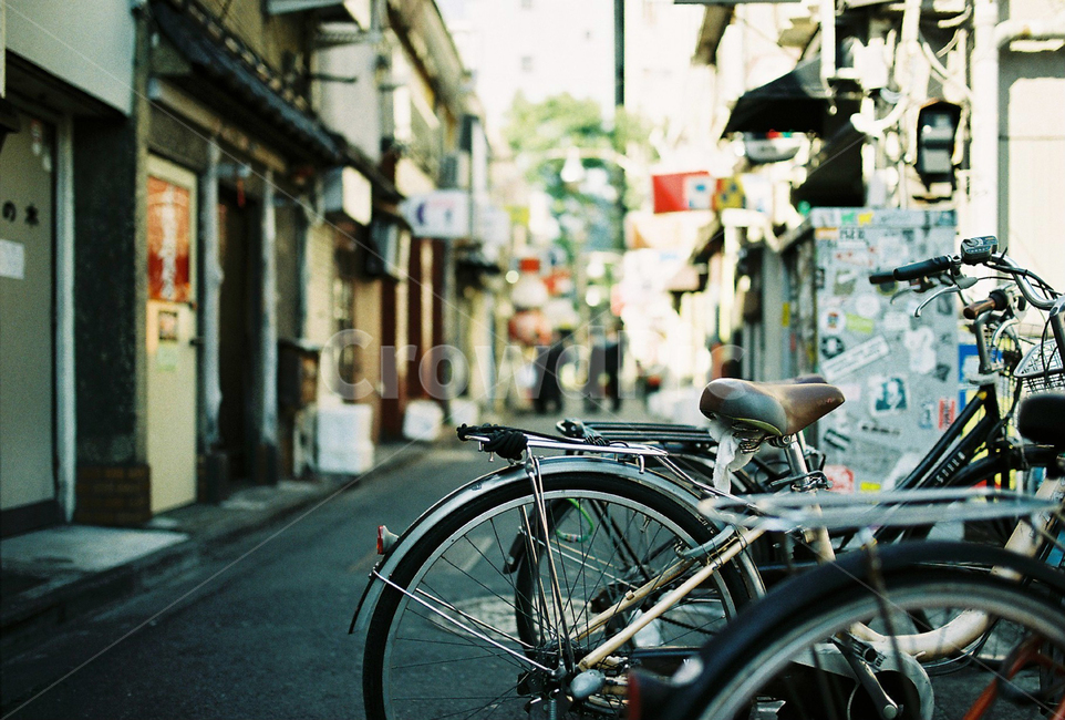 도쿄,일본,필름사진,골목,골목길,자전거,골목길,alley,해외,외국,세계,foreign,oversea,world,감성,sensible,feeling,wheel,바퀴,machine,기계,bike,vehicle,차량,bicycle,transportation,교통