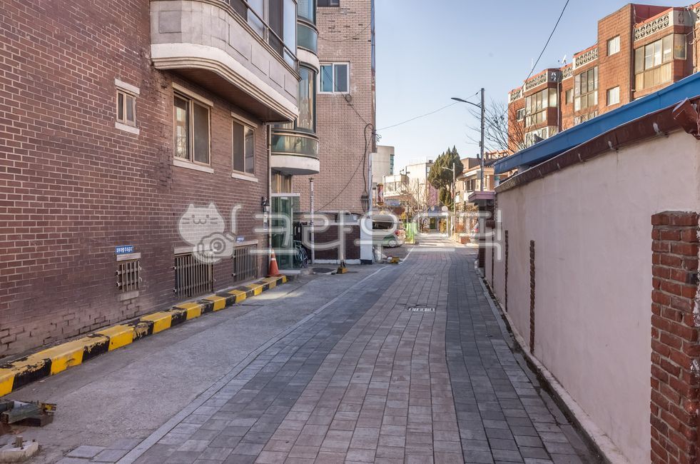 골목,골목길,빌라,주택,골목풍경,주거,주거지,벽돌집,walkway,path,sidewalk,포장,pavement,보도,골목길,alley