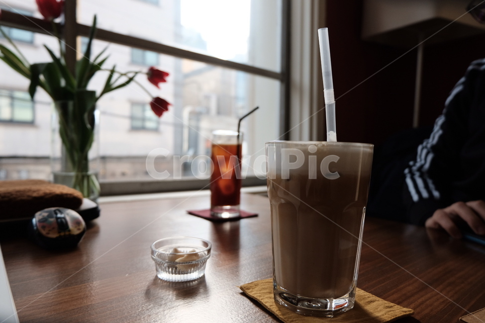 drink,coffeecup,커피컵,latte,라떼,컵,cup,beverage,마실것,카페,cafe,테이블,table,커피,카페,coffee,cafe