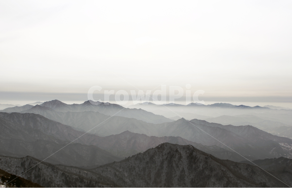 산,겨울산,설산,덕유산,mountain,구름낀산,겨울,풍경,자연,자연,풍경,nature,landscape,한국자연풍경,한국자연경관,korea nature landscape,mountain range,산맥,outdoors,옥외
