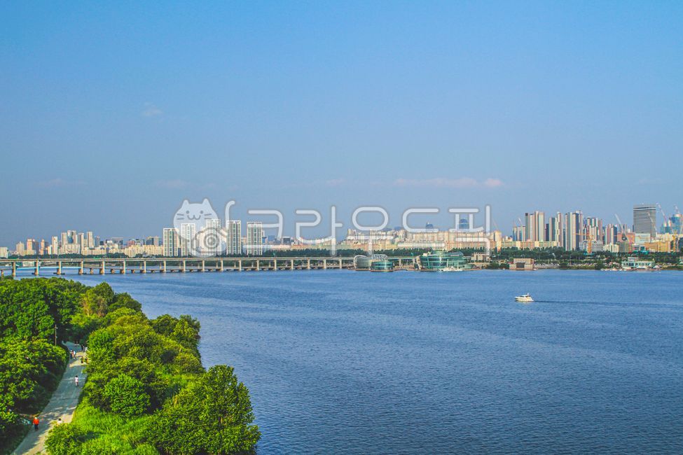 서울,한강,한강다리,반포대교,잠수교,한강공원,반포한강공원,세빛섬,건물,다리,고층건물,도시,시티,중심지,조감도,물,공원,숲,옥외,자연,보트,building,bridge,highrise,urban,city,metropolis,aerialview,water,park,forest,outdoors,nature,boat