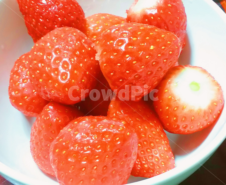 딸기,빨강,red,예쁜,과일,색감,싱그러운,strawberry,제철과일,비타민,겨울딸기,딸기과일,음식,식재료,요리,food,cook,meal,dishes,food reserves,과일,열매,fruit