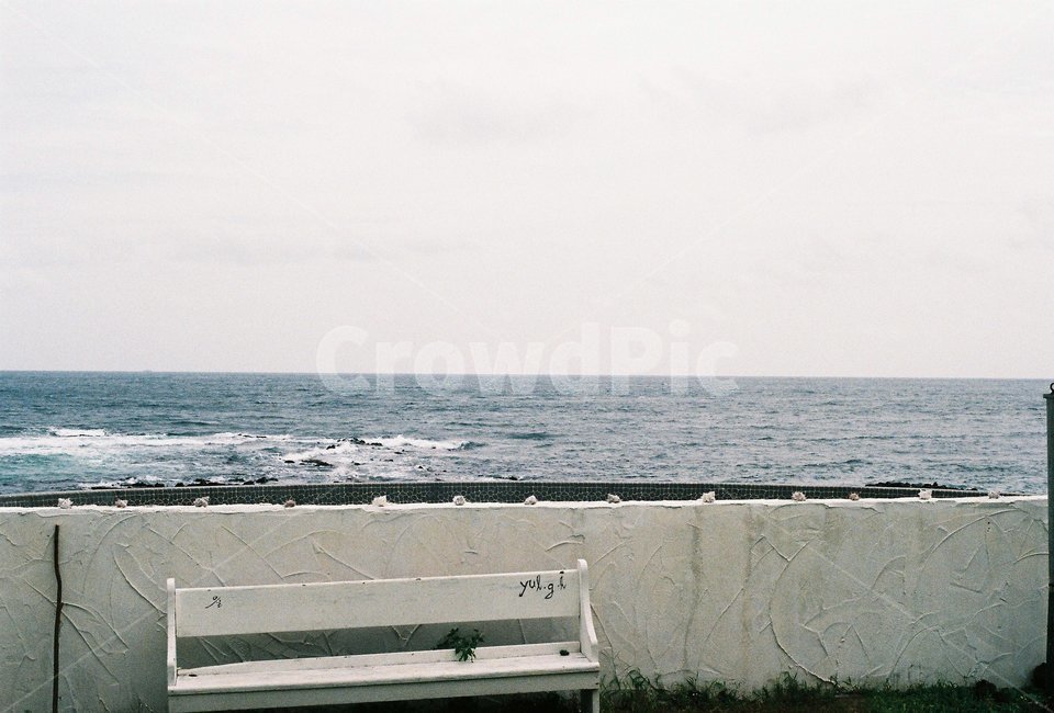 의자,바다,필름사진,감성,벤치,푸른색,하늘,해변,film,필름감성,분위기,무드,mood,자연,제주,제주도,바다색,힐링,수,쉼표,감성사진