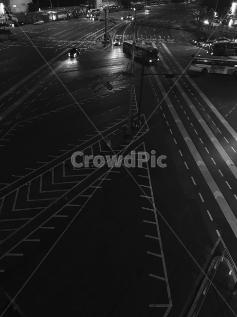 흑백,도로,잔상,버스,고가,흑백,모노톤,monochrome,black and white,교통,교통수단,traffic,transportation,road,freeway,고속 도로,asphalt,아스팔트