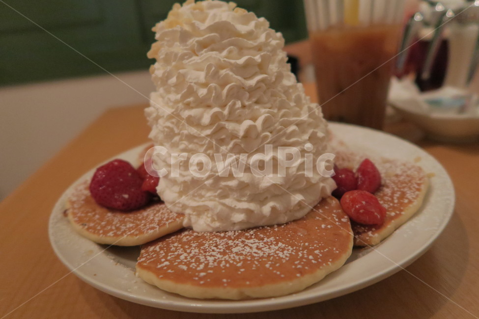 도쿄,디저트,딸기,생크림,팬케이크,음식,음식,식재료,요리,food,cook,meal,dishes,food reserves,디저트,간식,후식,dessert,snack