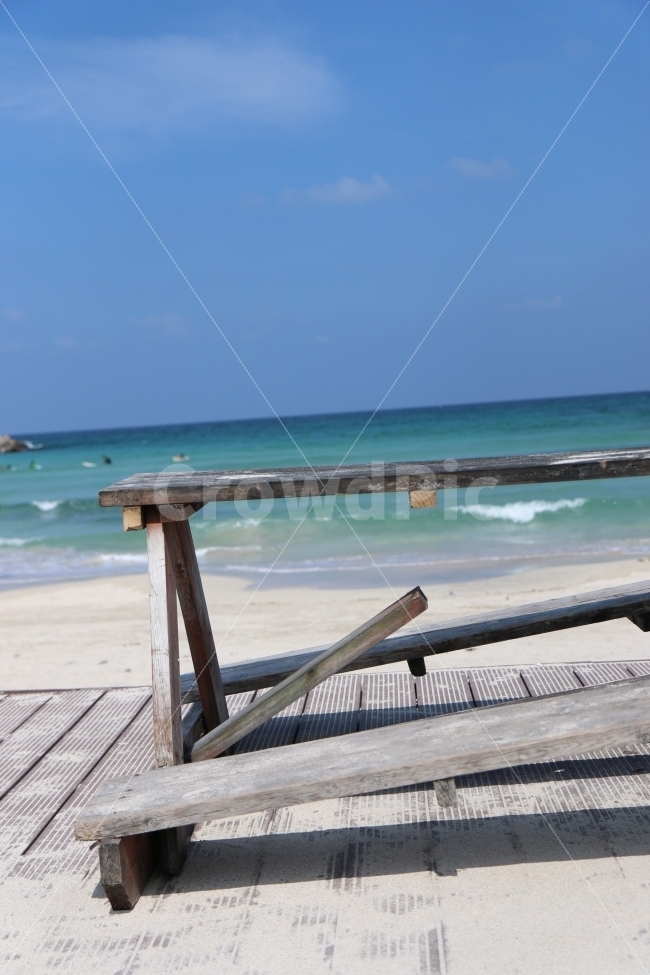 제주도,여행,감성,사물,바다,의자,벤치,파도,하늘,풍경,외로움,쓸쓸함,부서진의자,나홀로,색감,jeju,travel,자연,풍경,nature,landscape,해변,바다,beach,sea,사물,물건,오브젝트,thing,object,matter,water,물,waterfront,워터 프론트,port,포트,pier,교각,bridge,다리,boardwalk,산책로,building,건물
