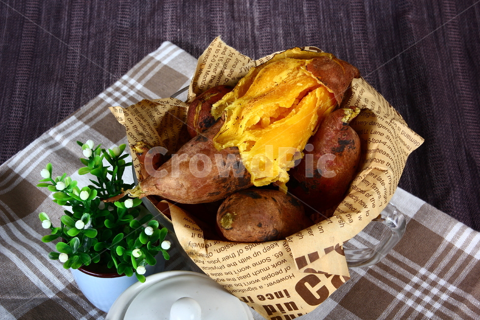 고구마,군구고마,구황작물,음식,식품,간식,호박고구마,밤고구마,달콤,sweetpotatoes,gourd,gourdcrop,food,snacks,sweet,겨울,계절,winter,season,음식,식재료,요리,food,cook,meal,dishes,food reserves,연출,컨셉,콘셉,direction,concept