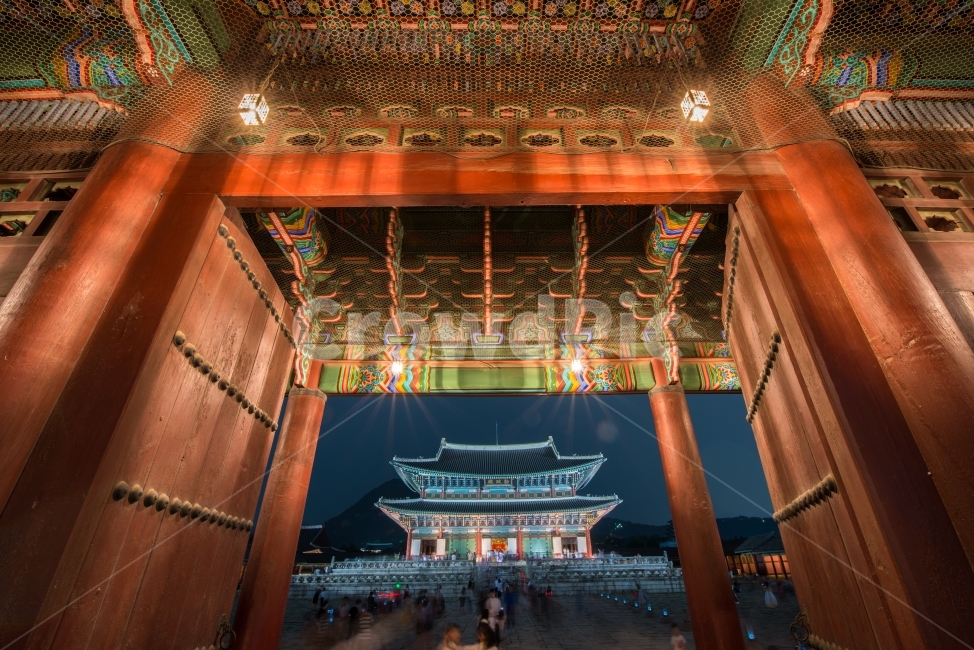 경복궁,야경,고궁,근정전,야간관람,서울,night,seoul,palace,한국,전통,한옥,야경,밤,풍경,nightscape,night,landscape,한국전통,한국문화,korean traditional,korean culture,랜드마크,landmark,tourist attraction,한국랜드마크,한국관광지,한국명소,korea landmark,korea tourist attraction,사람들,대중,군중,other people,crowd,건축물,건물외관,exterior,building,structure,architecture,construction