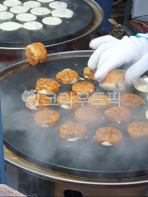 Chrysanthemum Bread,winter snack,bread,full bread,fish bread,food