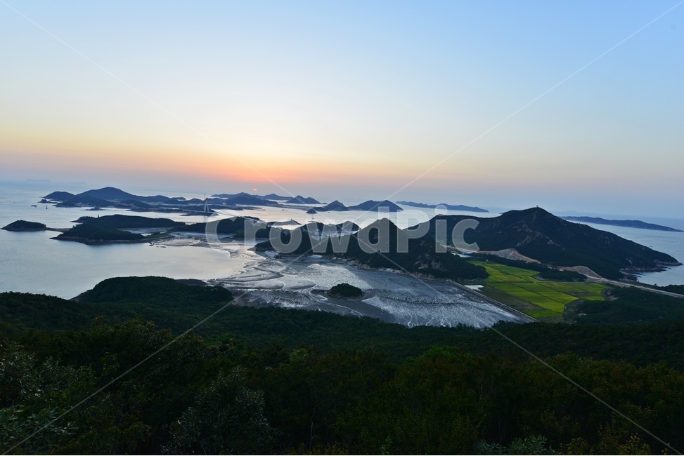 sea,바다,ocean,대양,water,물,shoreline,해안선,coast,연안,light,빛,flare,플레어,nature,자연,sunlight,햇빛,outdoors,옥외,dusk,황혼,sky,하늘,sunset,일몰,redsky,붉은하늘,scenery,풍경,군산,고군산군도,고군산군도일몰,해넘이,자연,풍경,nature,landscape