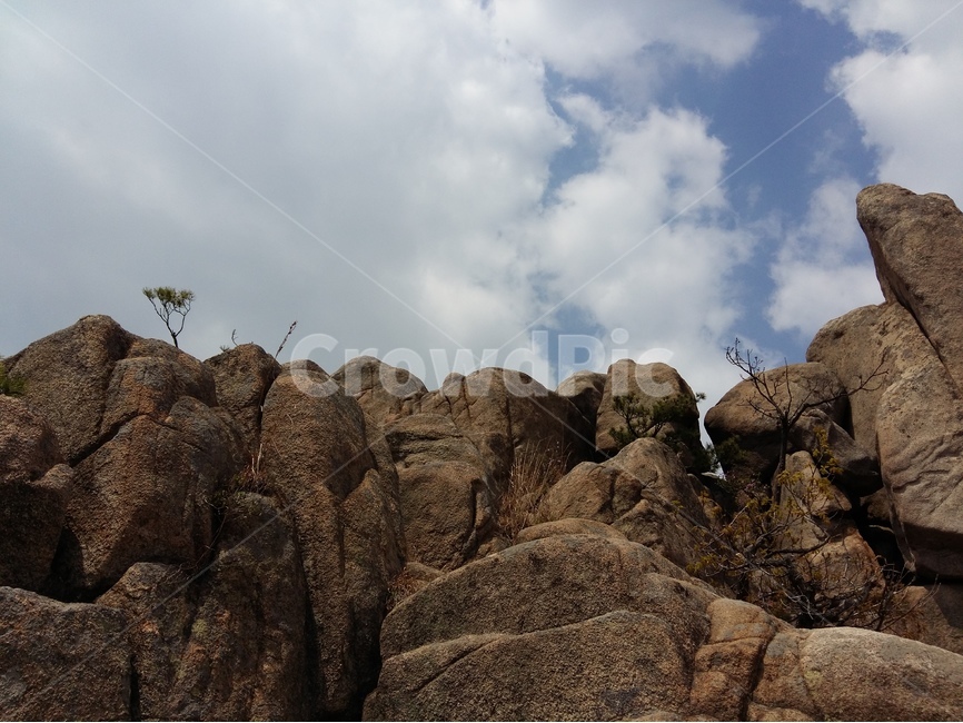 용봉산,충남,봄,바위,햇살,초록,하늘,자연,풍경,nature,landscape,한국자연풍경,한국자연경관,korea nature landscape,outdoors,옥외,cliff,낭떠러지