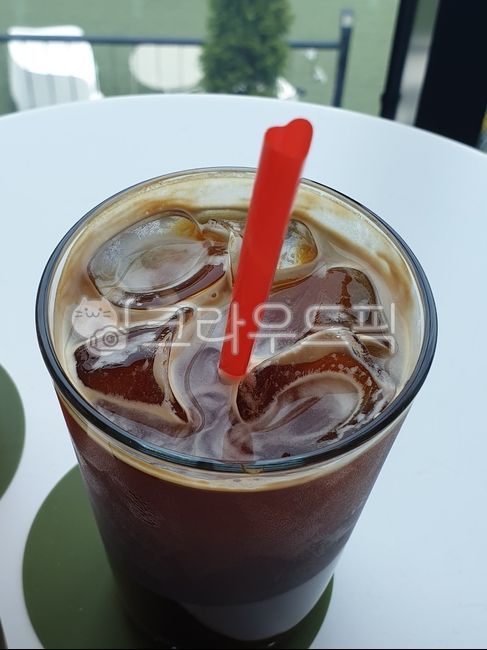 coffee,heart straw,heart,iced coffee,americano,black coffee,coffee,iced coffee,icedamericano,cool,cool drink,iced americano,iced black coffee,cup,glass cup,wooden table,ice,ice,cafe,cafe,heart