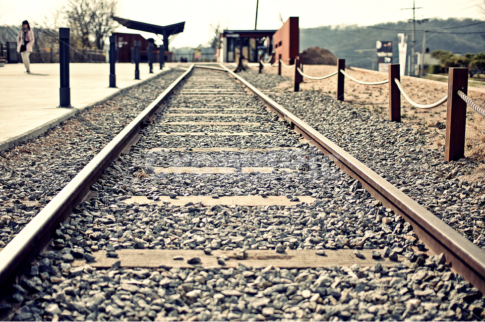 철도,철길,돌,자갈,풍경,landscape,rail,감성,sensible,feeling,교통,교통수단,traffic,transportation,railway,레일,train track,기찻길,dirt road,흙길,road,도로,gravel