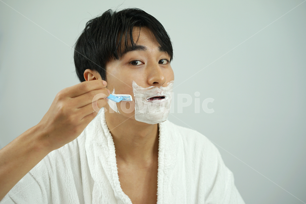남성,남자,면도기,면도,수염,뷰티,쉐이빙폼,제모,스킨케어,사람,인물,인간,human,person,남성,남자,man,male,뷰티,미용,beauty treatment
