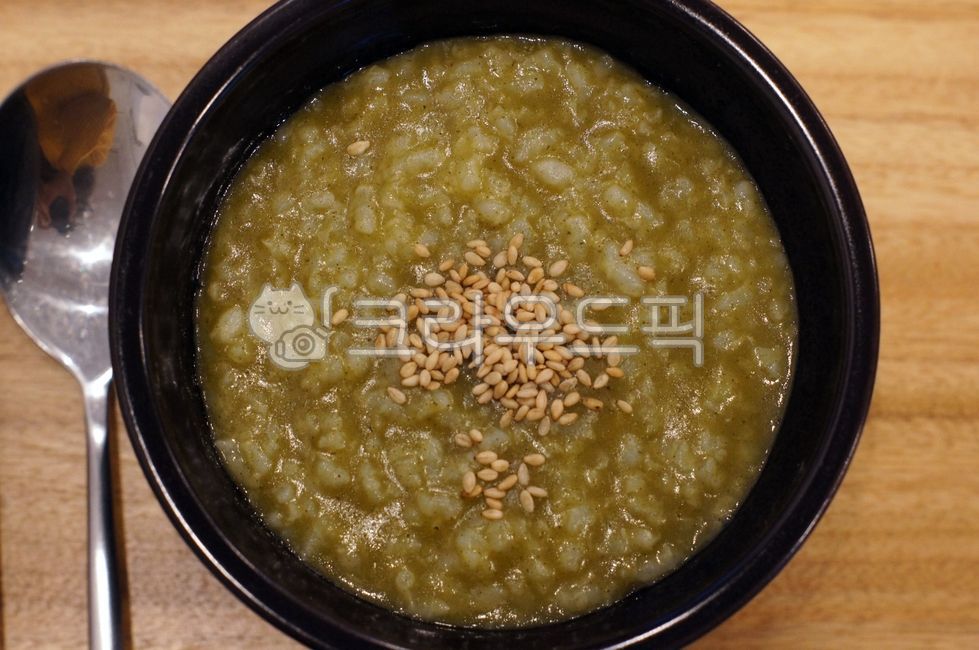 전복죽,죽,해물죽,전복내장죽,초록색죽,abalonericeporridge,greenfoods,jeonbogjug,kfood,foodpresentation,abaloneporridge,숟가락,spoon,음식,food,kfood,요리,플레이팅,foodpresentation,plating,음식,식재료,요리,food,cook,meal,dishes,food reserves