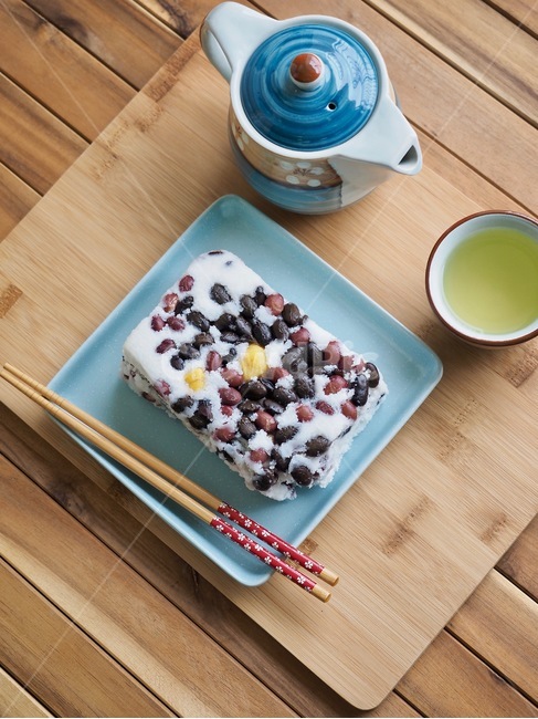 떡,백설기,콩떡,녹차,차,티,티타임,티포트,한국음식,식품,한식,한국문화,음식,한국,배경,음식문화,웰빙,문화,아시아,아시아음식,접시,전통,설날,추석,젓가락,추석음식,설날음식,명절,명절음식,간식,후식,스낵,한국떡,한국전통,한국문화,korean traditional,korean culture,음식,식재료,요리,food,cook,meal,dishes,food reserves,한식,한국음식,한국요리,korean food,korean dishes,korean meal,korean cook,디저트,간식,후식,dessert,snack