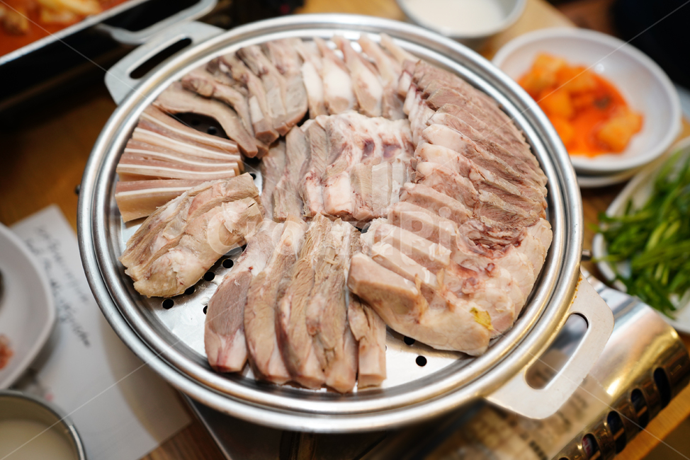 수육,육식,육류,한식,푸드,돼지,냄비,식사,안주,먹방,고기,음식,식재료,요리,food,cook,meal,dishes,food reserves,육류,고기,meat,한식,한국음식,한국요리,korean food,korean dishes,korean meal,korean cook