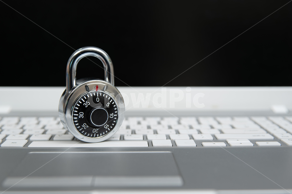노트북,자물쇠,보안,정보,컴퓨터,자료,개인정보,주의,해킹,해커,기술,비밀,인터넷,인트라넷,안전,세큐리티,잠금,바이러스,감염,통신,it,시큐리티,방범,데이터,관리,열쇠,키,잠금장치,패스워드,예방,방지,지키다,개인정보보호,기밀,비즈니스,디바이스,장치,저지,무인,카피스페이스,카피스페이스,보호,테크놀로지,산업,industry,industrial,정보통신기술,전자기기,전자제품,it,information,technology,electronic equipment,비즈니스,사업,business,service,work,연출,컨셉,콘셉,direction,concept