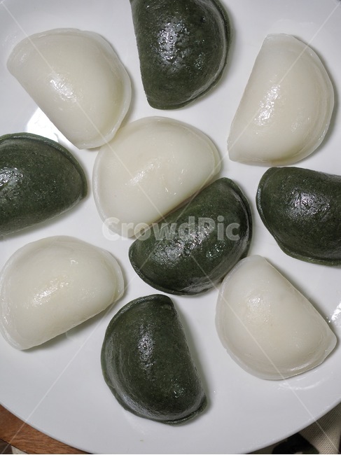 송편,떡,한국음식,식품,한식,한국문화,한국,배경,음식문화,웰빙,문화,아시아,아시아음식,접시,전통,설날,추석,음식,요리,추석음식,설날음식,명절,명절음식,흰색,녹색,한국전통,한국문화,korean traditional,korean culture,음식,식재료,요리,food,cook,meal,dishes,food reserves