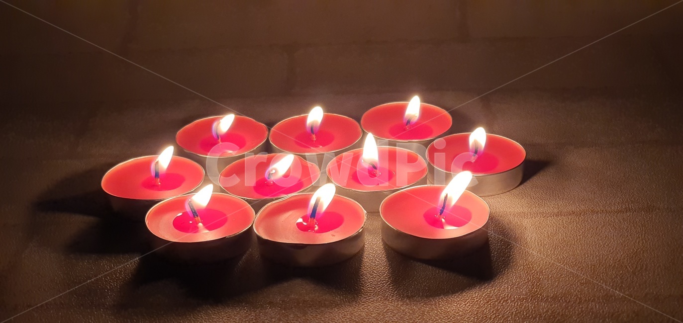 양초,초,불,불빛,어두움,불꽃,candle,flame,background,decoration,fire,christmas,dark,night,celebration,holiday,candlelight,light,yellow,glowing,bright,wax,xmas,religion,glow,church,burn,peace,burning,symbol,romance,black,design,festive,darkness,many