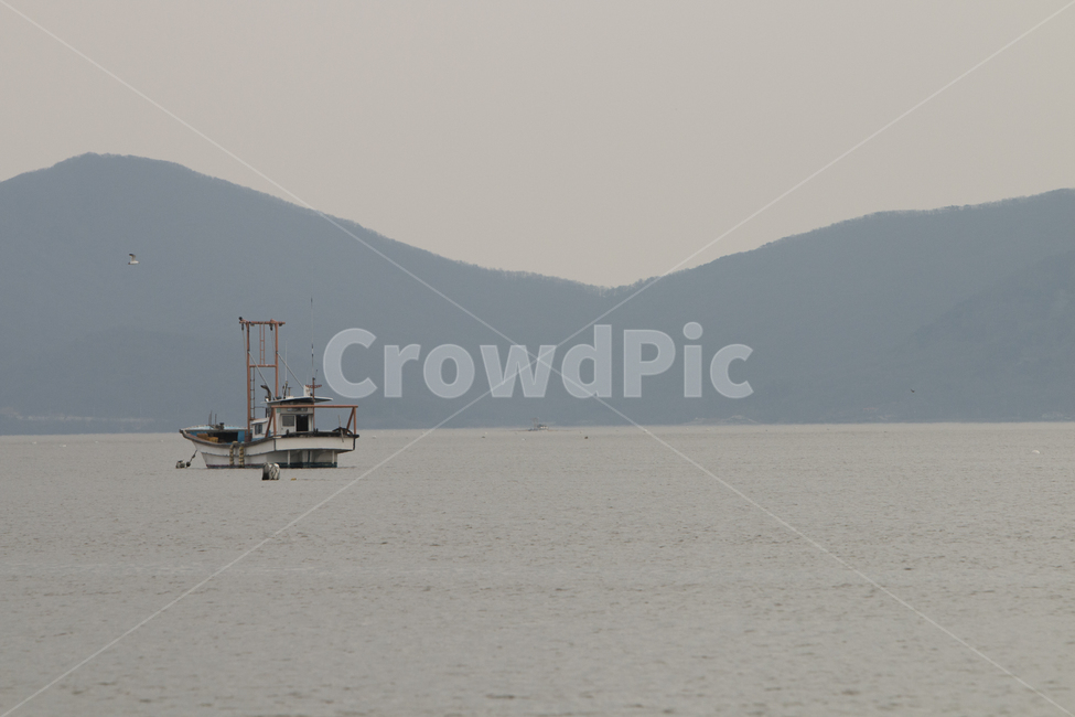 외로움,한적,배,바닷가,해안가,강화도,산업,industry,industrial,어업,fishery,fishing industry,교통,교통수단,traffic,transportation,boat,보트,vehicle,차량,watercraft,선박