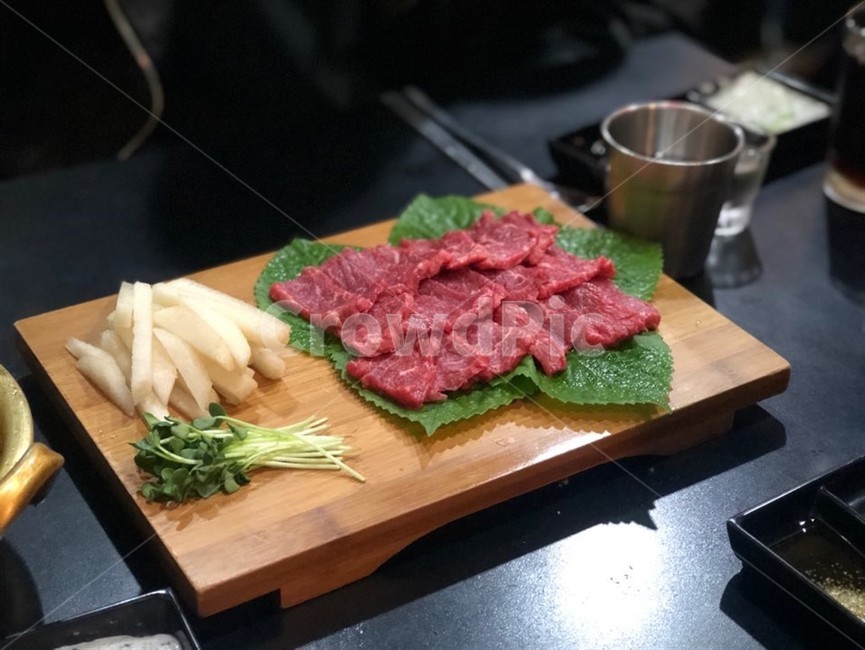 고기,소고기,육회,음식,육사시미,빨간,붉으스름한,맛있는,육고기,소,돼지,무순,가게,정육점,음식,식재료,요리,food,cook,meal,dishes,food reserves