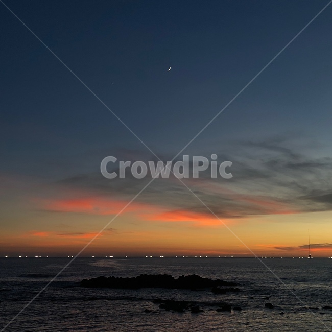 nature,자연,밤바다,제주도,제주,제주밤바다,달,노을,초승달,산책,감성,바다,자연,풍경,nature,landscape