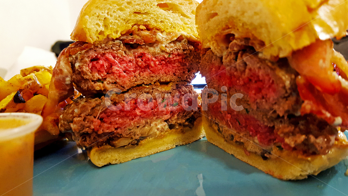 버거,자이언트버거,더블패티,왕패티,수제버거,burger,food,음식,베이컨,감자튀김,음식,식재료,요리,food,cook,meal,dishes,food reserves,빵,bread,양식,서양음식,서양요리,western food,western dishes,western meal,western cook