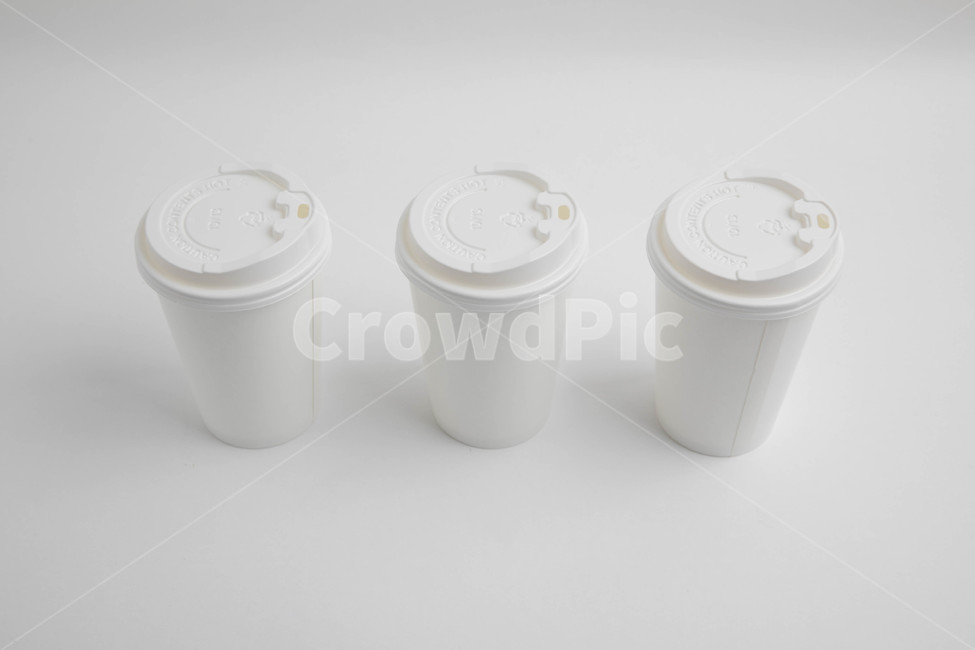 from above,Look at,BackgroundBackground,paper cup,Lid,Arrangement,from below,side by side,White,white,takeout cup,background,coffee,in front,cup,Straight
