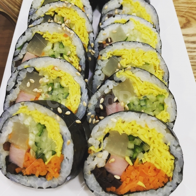 김밥,점심,간편식,깨,한입,음식,식재료,요리,food,cook,meal,dishes,food reserves,한식,한국음식,한국요리,korean food,korean dishes,korean meal,korean cook