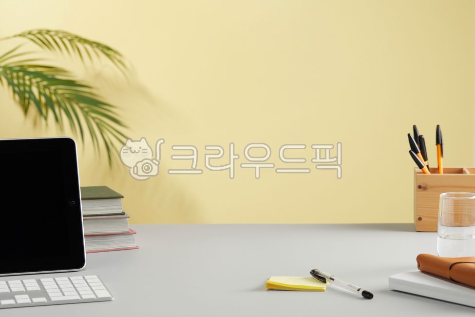 note,study,idea,memo,office,out of focus,at home,Modern,palm tree,tablet,pastel,trim,leaves,copy space,beverage,pen,work from home,table,keyboard,business,home office,Notebook,work,pencil,leaf,diary,face,desk,coffee