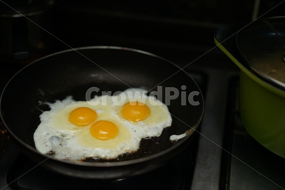 계란,계란후라이,반찬,egg,달걀,음식,알,후라이,후라이팬,노른자,흰자,먹방,집밥,요리,식사,셋,음식,식재료,요리,food,cook,meal,dishes,food reserves