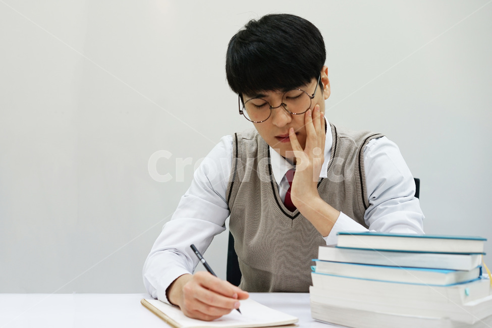 수능,교육,학생,교복,시험,강의,수업,고등학생,고3,남고생,남자고등학생,남고,수능시험,기말고사,중간고사,모의고사,exam,quiz,test,학업,공부,남자,남학생,사람,인물,인간,human,person,얼굴표정,facialexpression,face,남성,man,male,학교,education,learning,study,school,사람,인물,인간,human,person,얼굴표정,facial expression,face,남성,남자,man,male,감정표현,기분,feeling,emotion,교육,학교,공부,education,learning,study,school