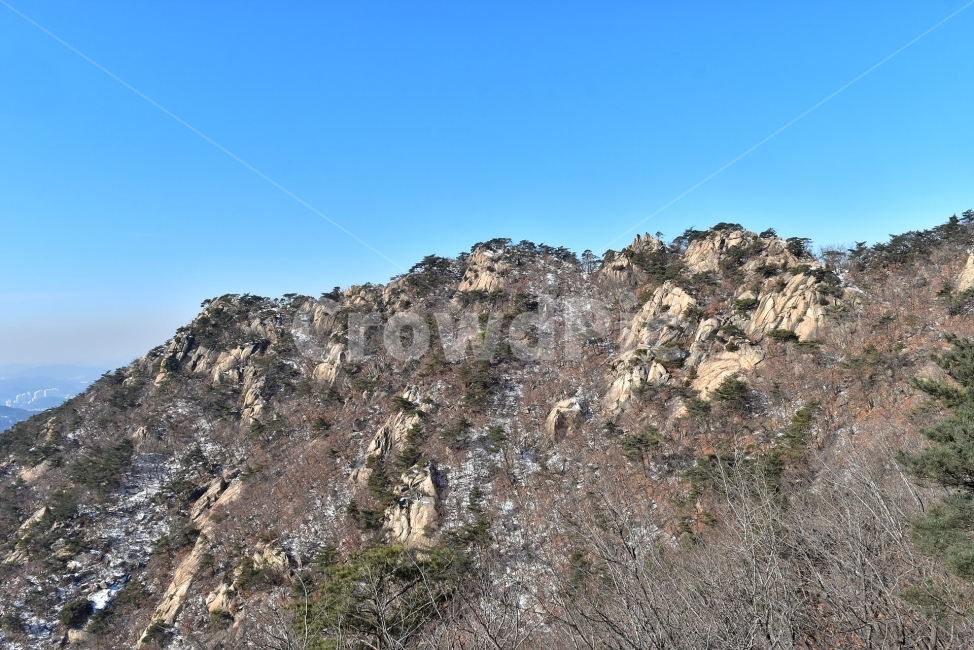 관악산,풍경,겨울,자연,눈,스포츠,등산,산행,nature,snow,겨울풍경,느낌,아름다운,신비로운,경이로운,기암,바위,암봉,암릉,다큐,필,힐링,명산,landscape,winter,season,트레킹,100대명산,인기명산,조망,전망,정부청사,6봉,수목원능선,바윗길,암릉길,명품송,소나무,한국자연풍경,한국자연경관,korea,관양능선,팔봉능선,국기봉,겨울,계절,winter,season,자연,풍경,nature,landscape,한국자연풍경,한국자연경관,korea nature landscape,outdoors,옥외,slope,경사